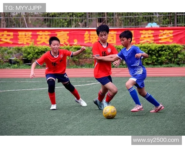 当世界巨星缩小成迷你足球少年演绎绿茵场上的奇幻冒险